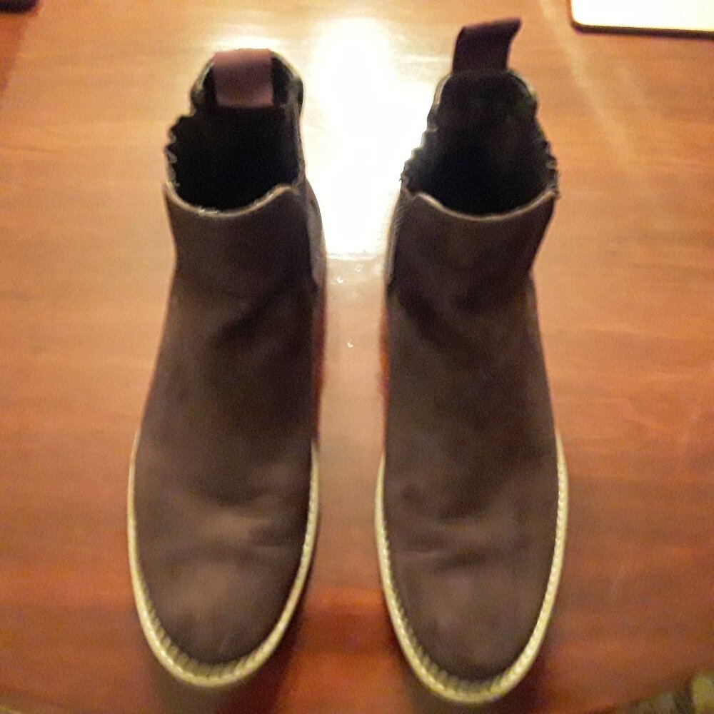 H & M dark brown/faux suede men size 7.5 chelsea boots w/elasticized side panels